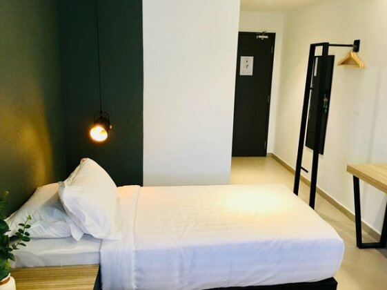 Enclave Hotel - Photo2