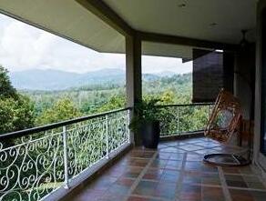 Tanah Aina Farouq - Photo2