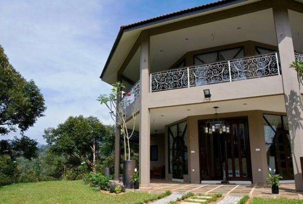 Tanah Aina Farouq - Photo4