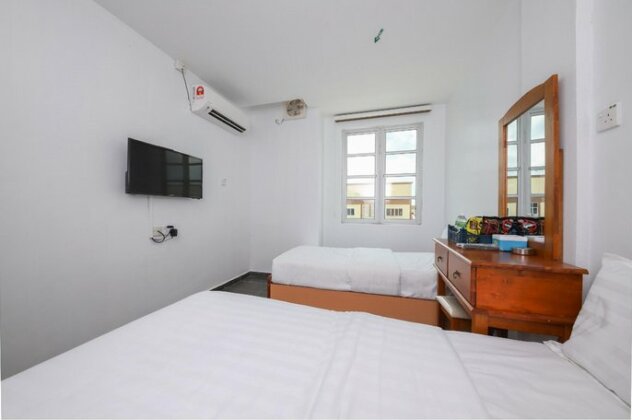 SPOT ON 89801 SweetHomeHotel SabakBernam - Photo3