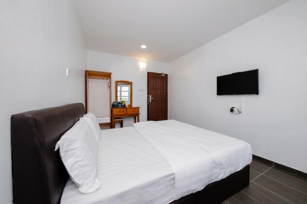 SPOT ON 89801 SweetHomeHotel SabakBernam - Photo4