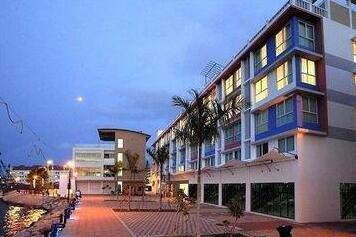 Ease Hotel