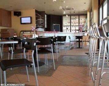 Ease Hotel - Photo2
