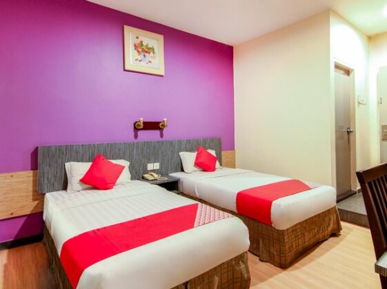 OYO 43930 Hotel Esplanade - Photo2