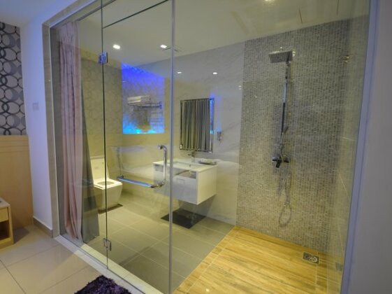 East Sun Hotel - Photo4