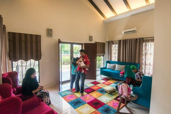 KLIA Airport Transit and F1 Formula One Sepang Jentayu Enstek Bungalow Homestay - Photo3