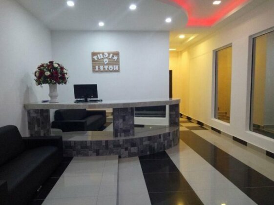 OYO 439 Night Queen Hotel - Photo2