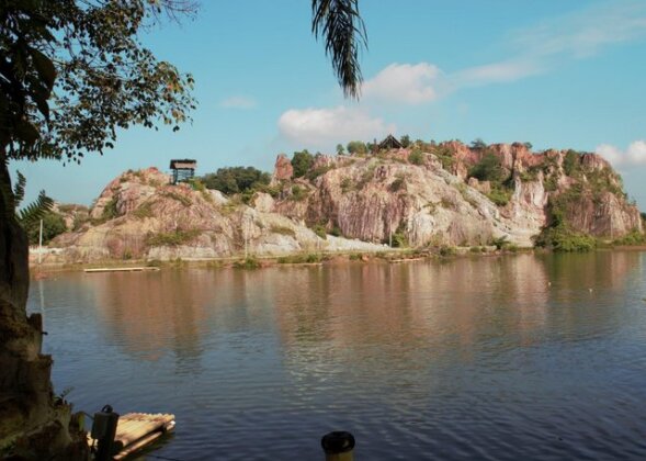 Tadom Hill Resorts - Photo2