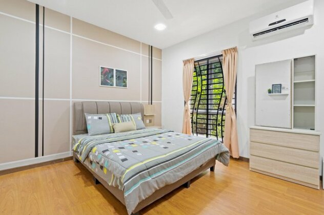 Triple Storey Semi-D - Photo3