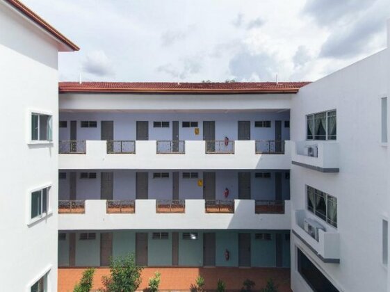 OYO 542 S2 Hotel - Photo2