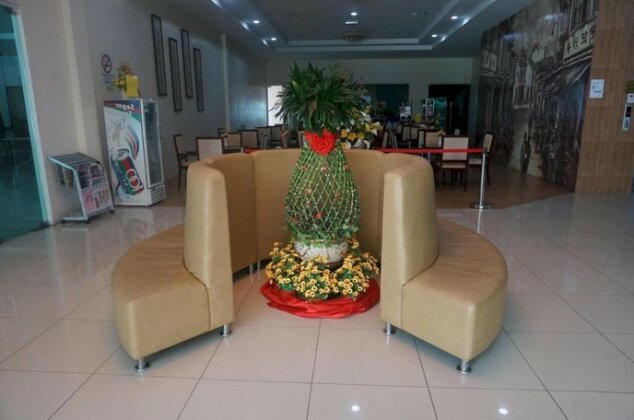 OYO 776 Fame Hotel - Photo2