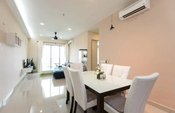 Cozy 2bedroom type @UNIV360 place Nr MINES shopping Serdang - Photo4