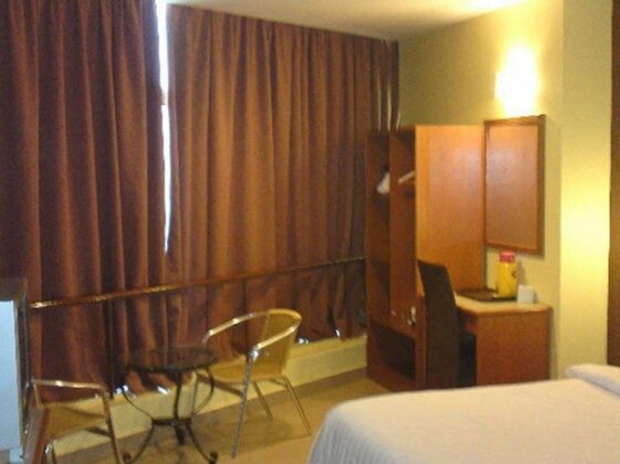 OYO 828 Comfort Hotel Shah Alam - Photo3