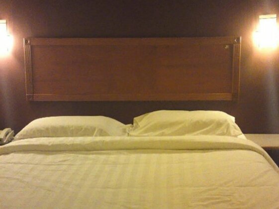OYO 828 Comfort Hotel Shah Alam - Photo4