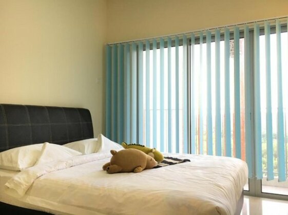 Suria Jelutong Serviced Apartment by BeeStay - Photo5