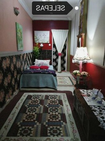 D'InsYiRah RoomStay
