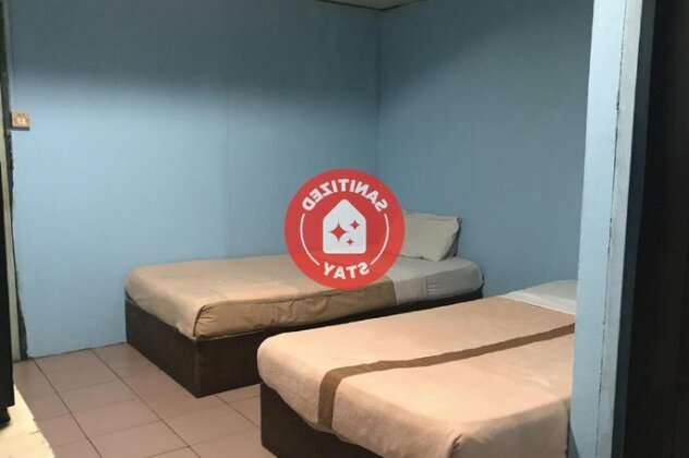 SPOT ON 89916 Gold Star Hotel - Photo2