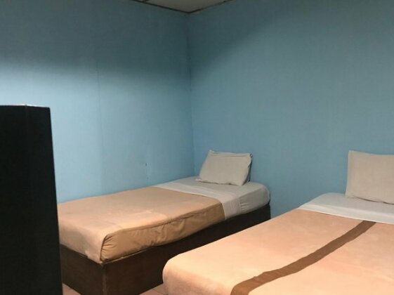 SPOT ON 89916 Gold Star Hotel - Photo5