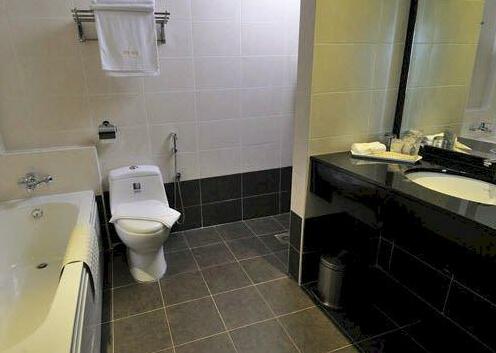 E-Red Hotel Cosmo - Photo2