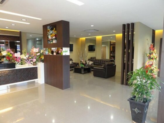 Radiant Hotel - Photo2