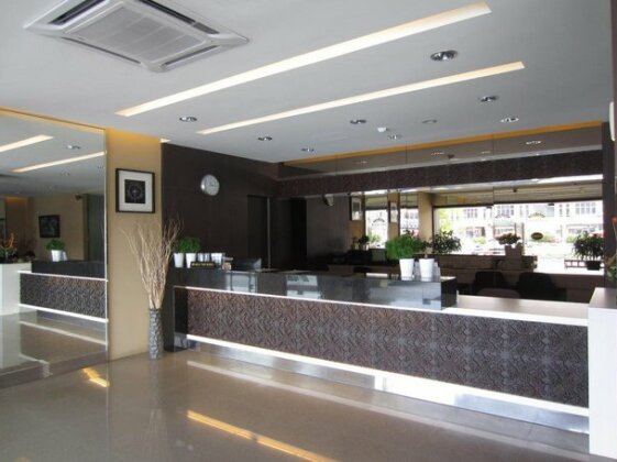 Radiant Hotel - Photo4