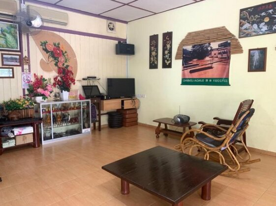 OYO 89928 Acf Guest House - Photo3