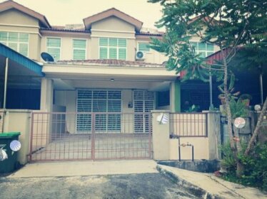 Teratak AyahBonda Homestay