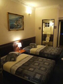 Camellia Budget Inn - Photo2