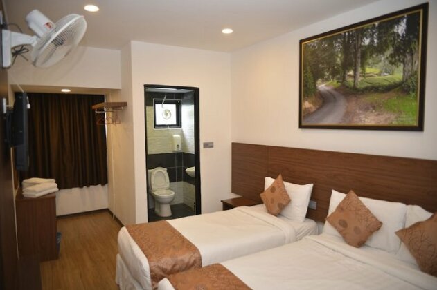 Highlanders Hotel - Photo2
