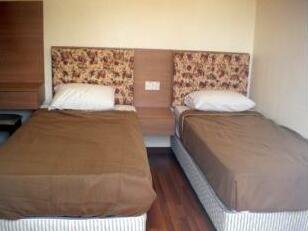 Patrick's Apartment @ Iris House Resort - Photo2