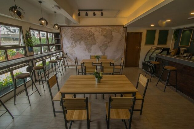 Traveller Bunker Hostel - Photo2