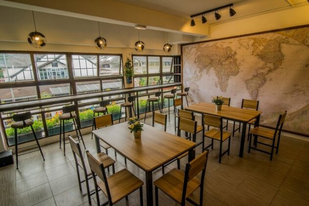 Traveller Bunker Hostel - Photo4