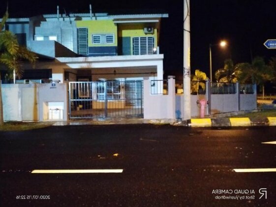 Sri Manik Homestay Tanjung Karang - Photo4