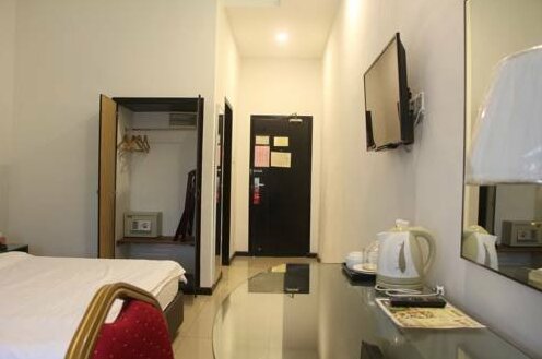 Kingston Executive Hotel - Photo2