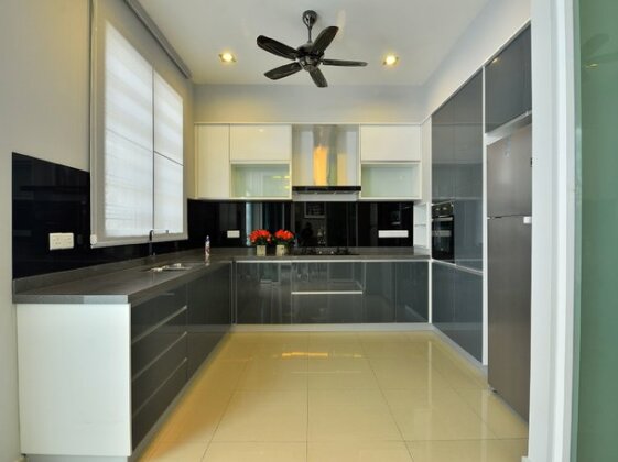 Violet Luxury Service Villa - Photo2