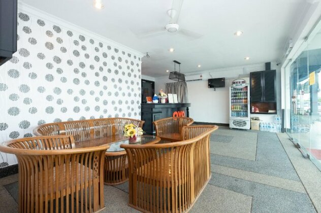 Oyo 90050 V Hotel - Photo2