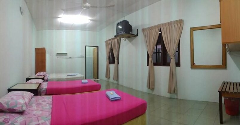 Budget Beach Resort - Photo4