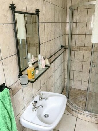 C-Mew Guest House - Photo4