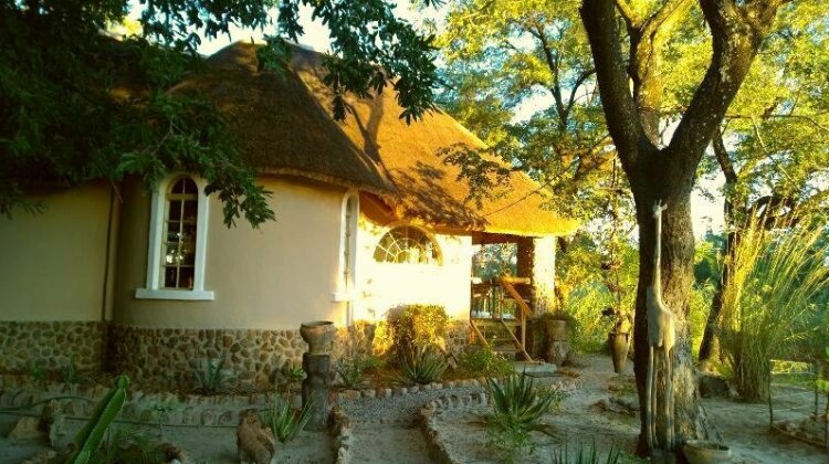 Mobola Lodge