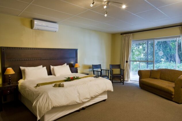 Protea Hotel by Marriott Zambezi River Lodge - Photo4