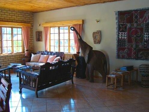 Auberge Omulonga Bed and Breakfast - Photo4
