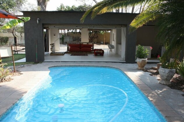 Bush Pillow Guest House - Photo2