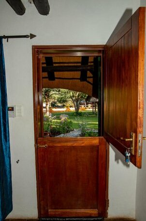Lion's Den Guesthouse - Photo4