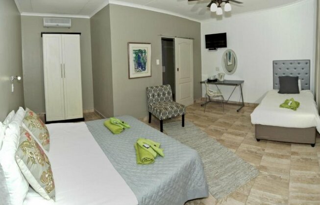 Out of Africa Guesthouse Otjiwarongo - Photo4