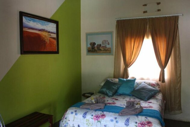Kai-Oms Backpackers Lodge - Photo2