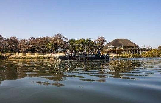 Hakusembe River Lodge - Photo2