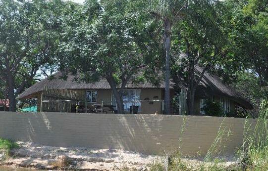 Hakusembe River Lodge - Photo3