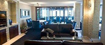 Burning Shore Hotel - Photo4