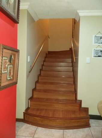  Photo 1