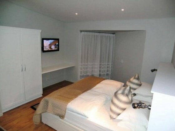 Oyster Box Guesthouse - Photo2